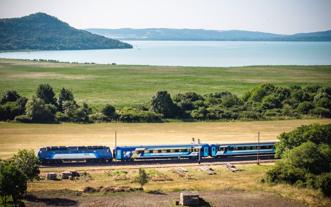 Hogyan akadályozzuk meg a Balaton kettészakadását? – vasútfejlesztés a magyar tenger térségében