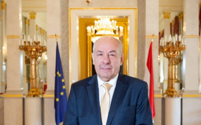 Magyar Péter Törökországból üzent: ha nem írja alá az Alaptörvény-módosítást, megindul a megfosztási eljárás Sulyok Tamás ellen