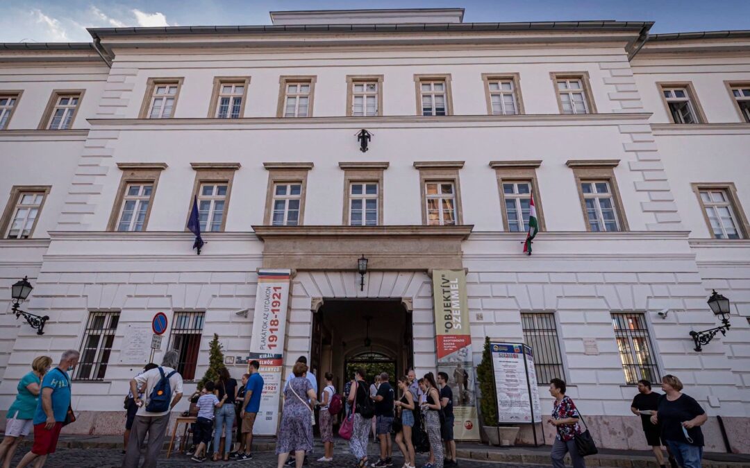 Közel kétmilliárd forint ment el Szalay-Bobrovniczky miniszteri szobáinak felújítására