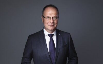 Navracsics Tibor értékelte a kormány első 100 napját: Magyarország ma a leginkább korlátok közé szorított demokrácia Európában