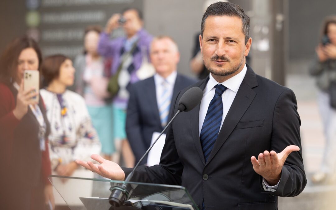 Az EP román alelnöke vette védelmébe az erdélyi magyaroknak járó támogatásokat a Tiszával szemben