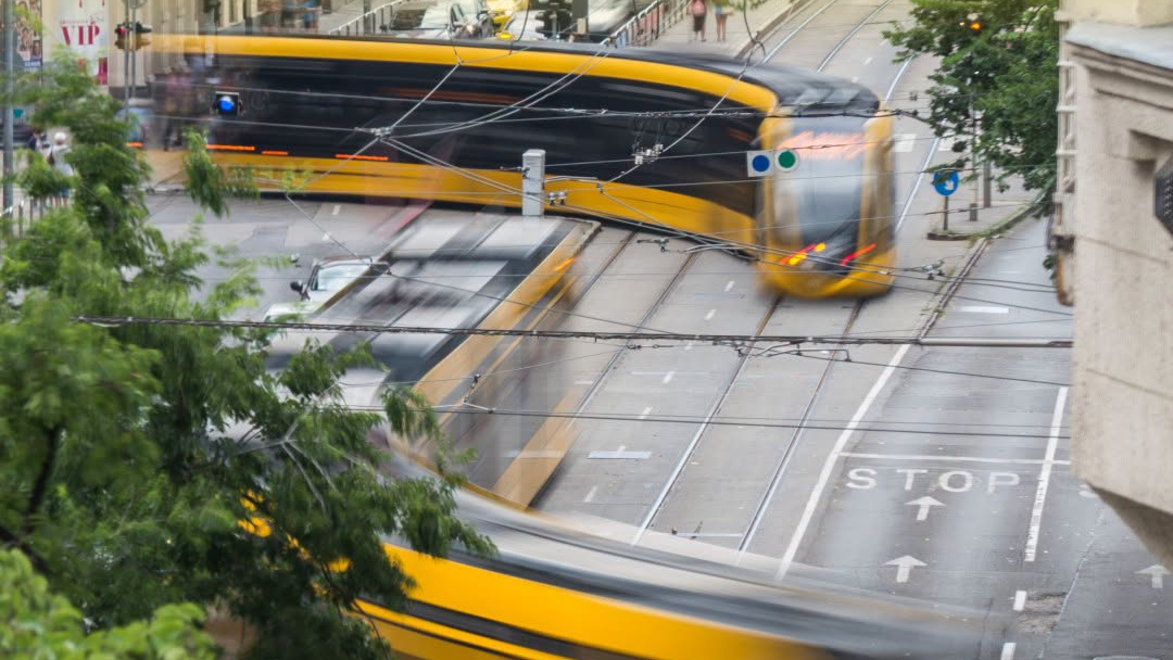Energiatakarékosság miatt lassabban közlekednek a budapesti metrók és villamosok