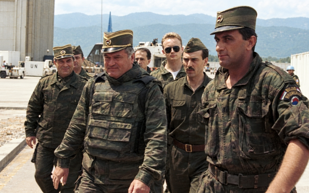 Kicsoda Ratko Mladić, a népirtásért elítélt tábornok, akit Szerbiában hősként búcsúztattak?