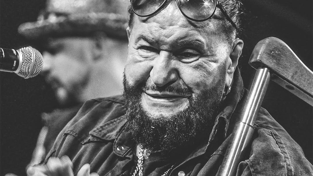 Elnémult a mikrofon – elhunyt Deák Bill Gyula, a magyar blues királya