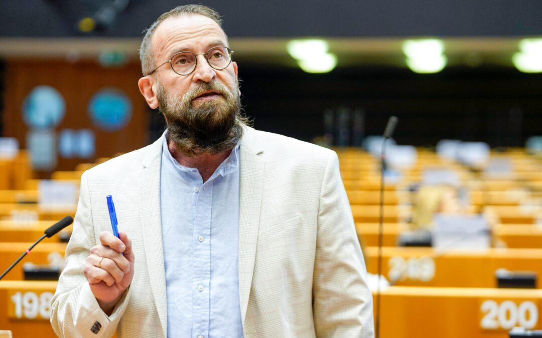 Szájer József nyugdíjba vonult