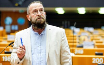 Szájer József nyugdíjba vonult